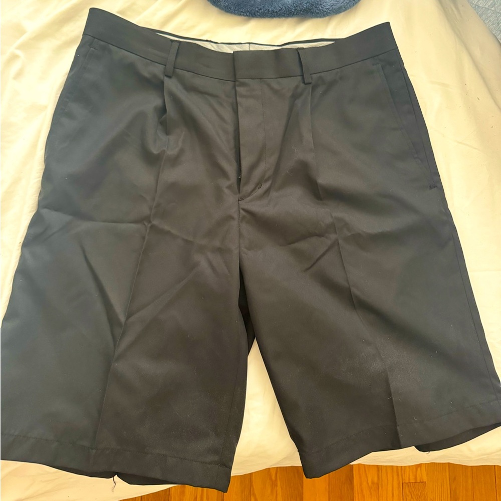 New Walter Hagan - Black Golf Shorts (34w)